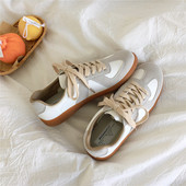 Γυναικεία αθλητικά παπούτσια με κορδόνια - δύο μοντέλα