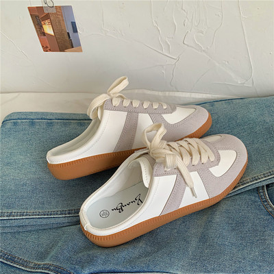 Γυναικεία αθλητικά παπούτσια με κορδόνια - δύο μοντέλα