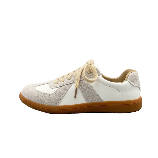 Γυναικεία αθλητικά παπούτσια με κορδόνια - δύο μοντέλα