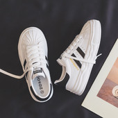 Γυναικεία αθλητικά παπούτσια με κορδόνια και επίπεδη σόλα - τρία χρώματα