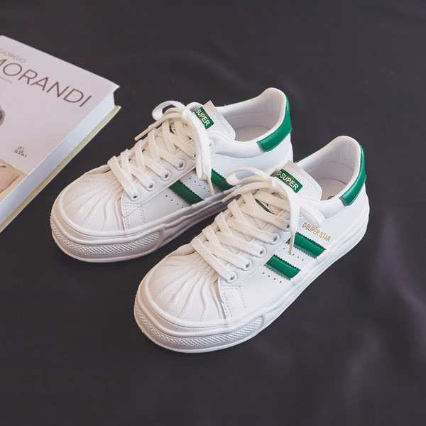 Γυναικεία αθλητικά παπούτσια με κορδόνια και επίπεδη σόλα - τρία χρώματα