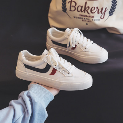 Casual αθλητικά παπούτσια με κορδόνια και επίπεδη σόλα κατάλληλη για την άνοιξη