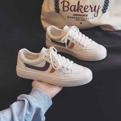 Casual αθλητικά παπούτσια με κορδόνια και επίπεδη σόλα κατάλληλη για την άνοιξη