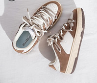 Γυναικεία αθλητικά παπούτσια με κορδόνια και επίπεδη σόλα από οικολογικό σουέτ