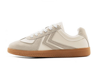 Γυναικεία αθλητικά παπούτσια με κορδόνια και επίπεδη σόλα από οικολογικό σουέτ