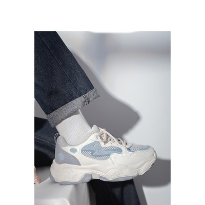 Μοντέρνα γυναικεία αθλητικά παπούτσια με ψηλή επίπεδη σόλα και κορδόνια σε δύο μοντέλα