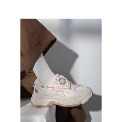 Μοντέρνα γυναικεία αθλητικά παπούτσια με ψηλή επίπεδη σόλα και κορδόνια σε δύο μοντέλα