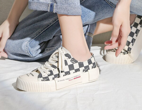 Γυναικεία casual αθλητικά παπούτσια με κορδόνια - δύο μοντέλα