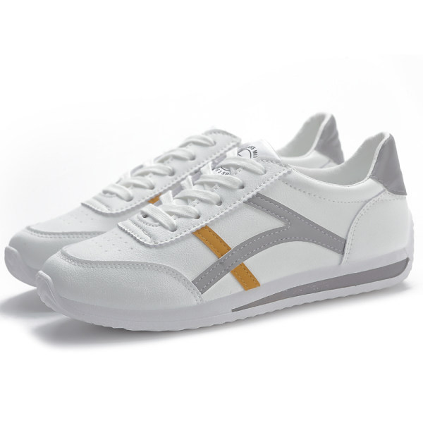 Γυναικεία αθλητικά παπούτσια με κορδόνια σε λευκό χρώμα