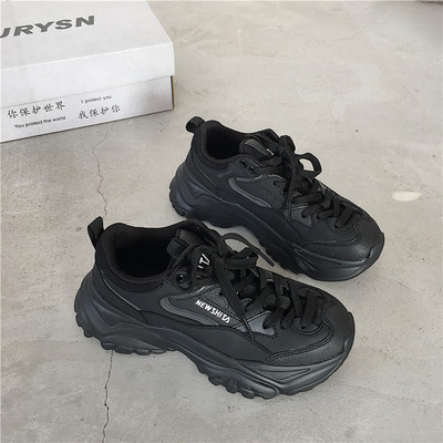 Γυναικεία αθλητικά παπούτσια σε τρία χρώματα με κορδόνια και τραχιά σόλα