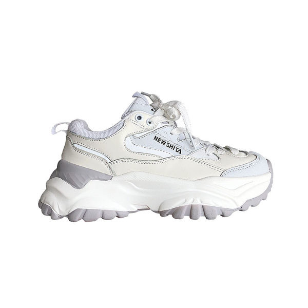 Γυναικεία αθλητικά παπούτσια σε τρία χρώματα με κορδόνια και τραχιά σόλα