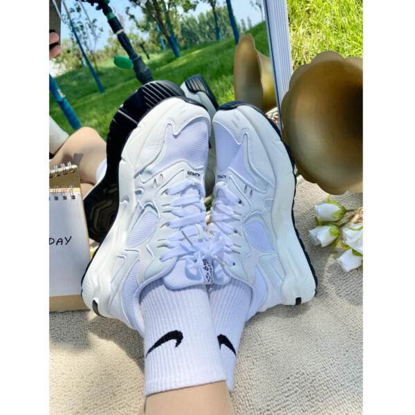 Γυναικεία casual αθλητικά παπούτσια με επίπεδη σόλα, στρογγυλεμένο μοντέλο