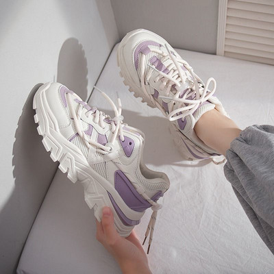 Γυναικεία αθλητικά παπούτσια με κορδόνια και τραχιά σόλα - δύο χρώματα