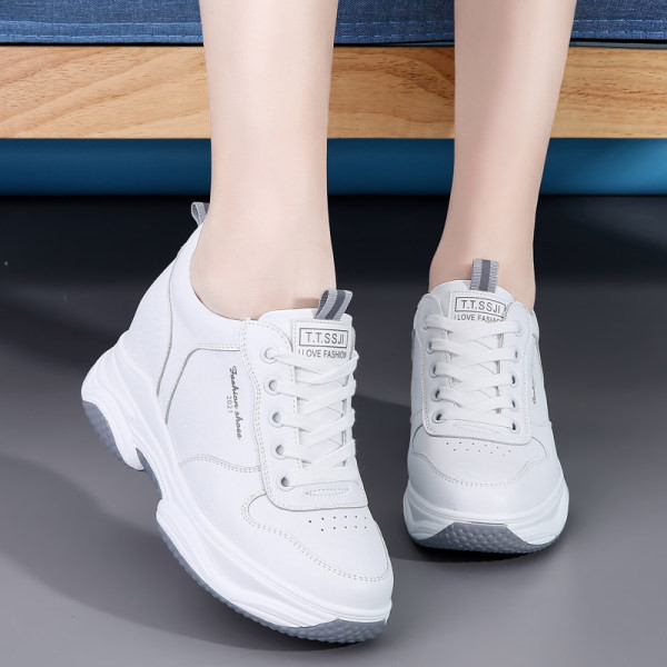 Μοντέρνα γυναικεία αθλητικά παπούτσια με ψηλή σόλα