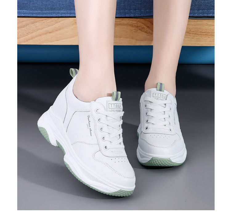 Μοντέρνα γυναικεία αθλητικά παπούτσια με ψηλή σόλα