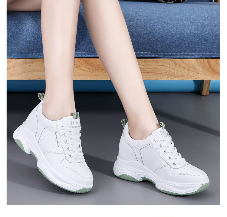 Μοντέρνα γυναικεία αθλητικά παπούτσια με ψηλή σόλα