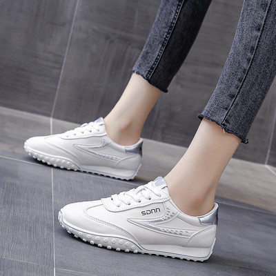 Ženske tenisice običan model sa ravnim đonom i natpisom