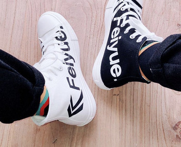 Γυναικεία casual αθλητικά παπούτσια με επιγραφή και  κορδόνια - διάφορα χρώματα