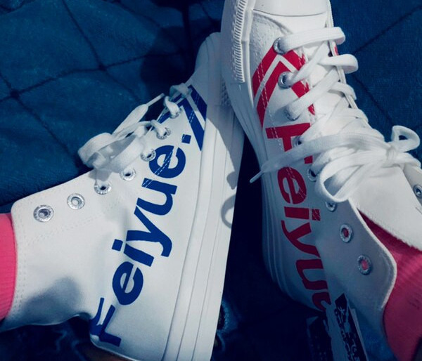 Γυναικεία casual αθλητικά παπούτσια με επιγραφή και  κορδόνια - διάφορα χρώματα