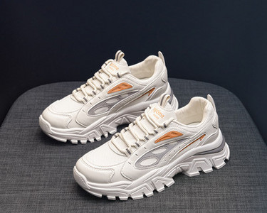 Γυναικεία αθλητικά παπούτσια με τραχιά σόλα κατάλληλα για καθημερινή χρήση