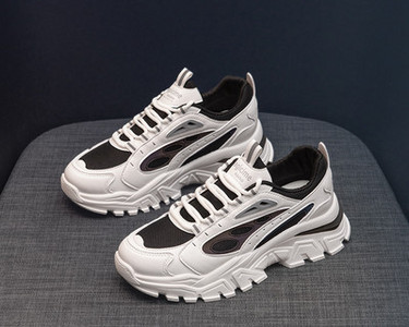 Γυναικεία αθλητικά παπούτσια με τραχιά σόλα κατάλληλα για καθημερινή χρήση