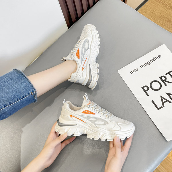 Γυναικεία αθλητικά παπούτσια με τραχιά σόλα κατάλληλα για καθημερινή χρήση