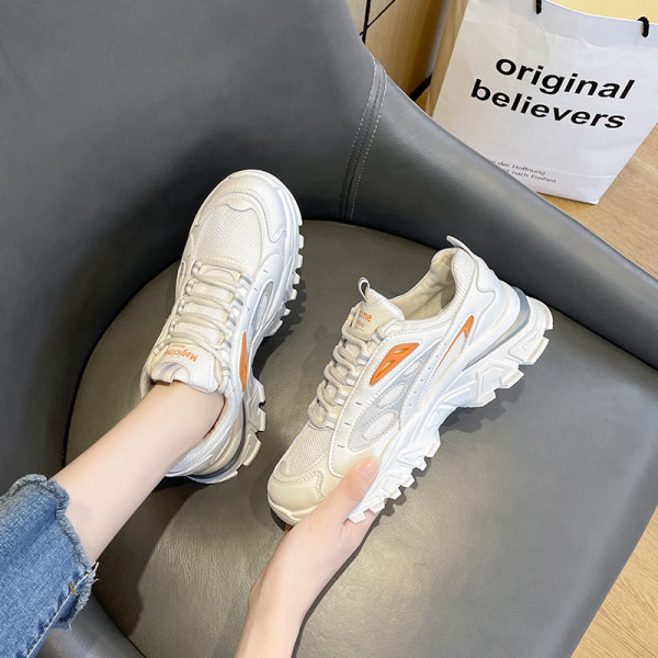 Γυναικεία αθλητικά παπούτσια με τραχιά σόλα κατάλληλα για καθημερινή χρήση