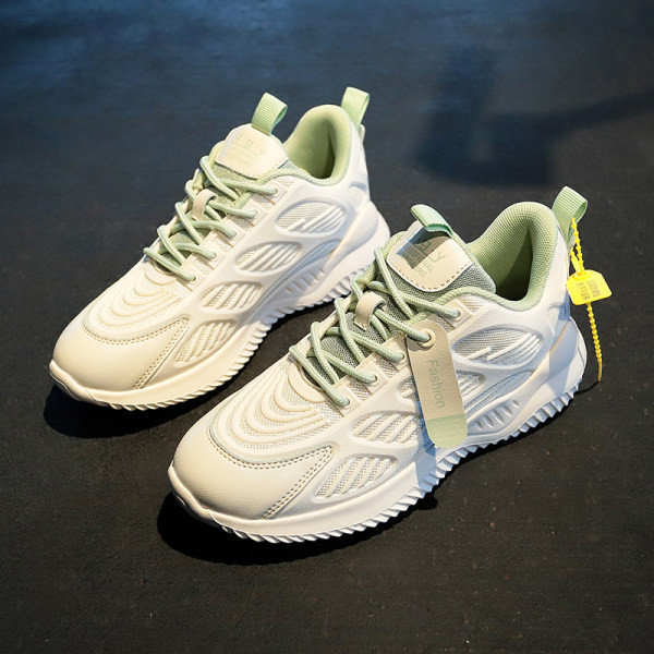 Σύγχρονα γυναικεία αθλητικά παπούτσια από οικολογικό δέρμα με επίπεδη σόλα και πλέγμα