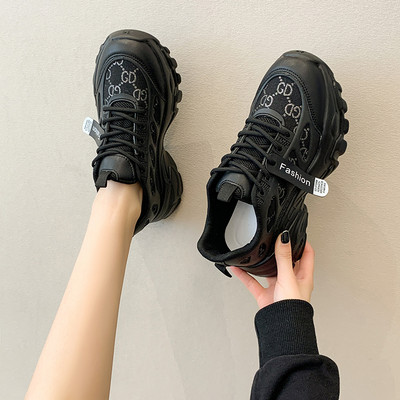 Μοντέρνα γυναικεία αθλητικά παπούτσια με κέντημα και κορδόνια με τραχιά σόλα