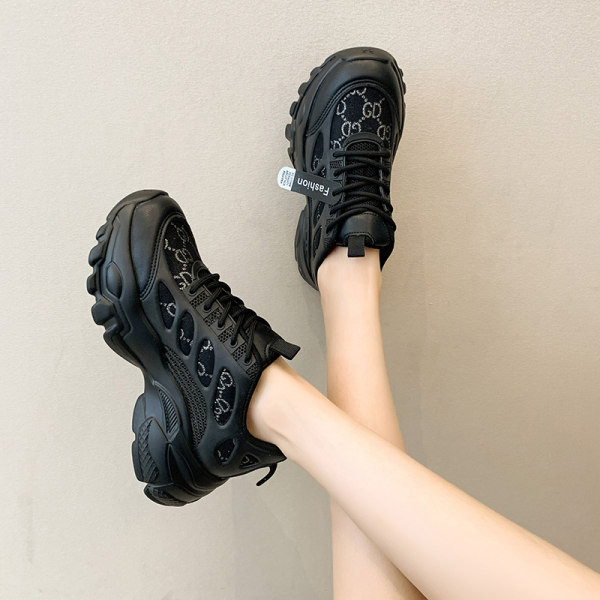 Μοντέρνα γυναικεία αθλητικά παπούτσια με κέντημα και κορδόνια με τραχιά σόλα