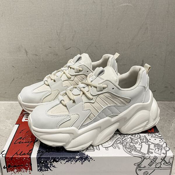 Νέο μοντέλο γυναικεία αθλητικά παπούτσια  με ψηλή  σόλα και κορδόνια