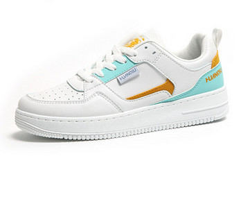 Νέο μοντέλο γυναικεία αθλητικά παπούτσια  σε λευκό χρώμα