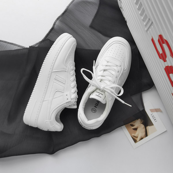 Νέο μοντέλο γυναικεία αθλητικά παπούτσια  σε λευκό χρώμα