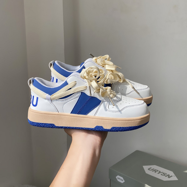 Ženske tenisice sa vezicama i natpisom