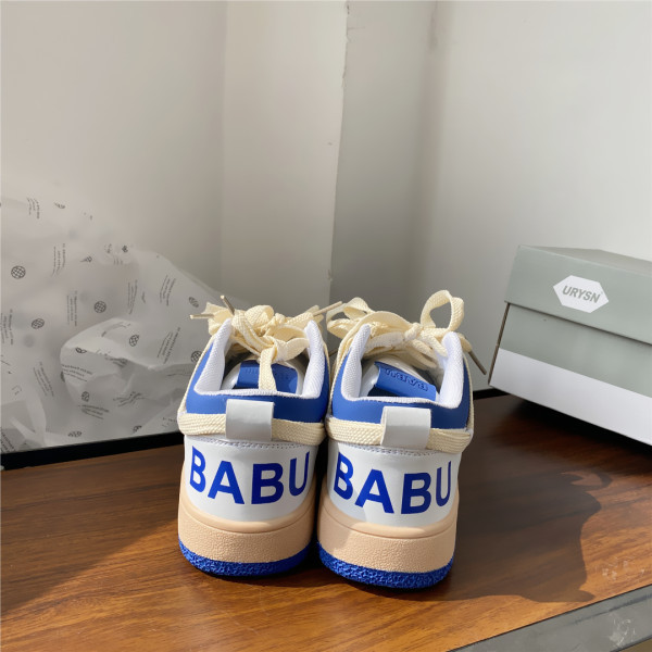 Ženske tenisice sa vezicama i natpisom