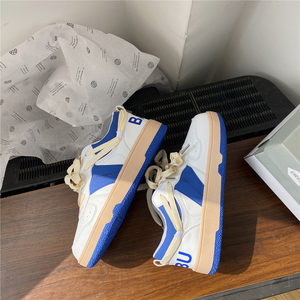 Ženske tenisice sa vezicama i natpisom