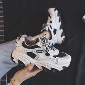 Γυναικεία αθλητικά παπούτσια με τραχιά σόλα και  κορδόνια