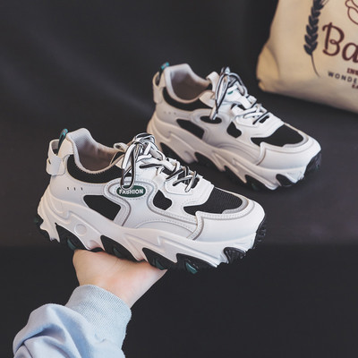 Γυναικεία αθλητικά παπούτσια με τραχιά σόλα και  κορδόνια