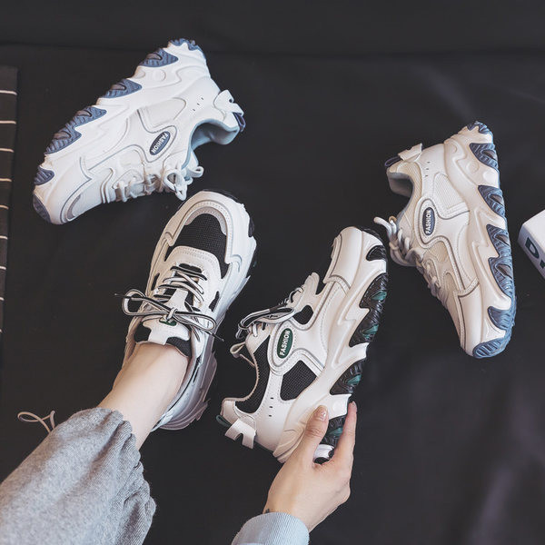 Γυναικεία αθλητικά παπούτσια με τραχιά σόλα και  κορδόνια