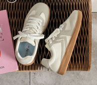 Γυναικεία αθλητικά παπούτσια από τεχνητό σουέντ με επίπεδη σόλα