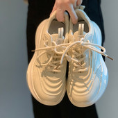 Γυναικεία αθλητικά παπούτσια με τραχιά σόλα και κορδόνια - διαφορετικά χρώματα