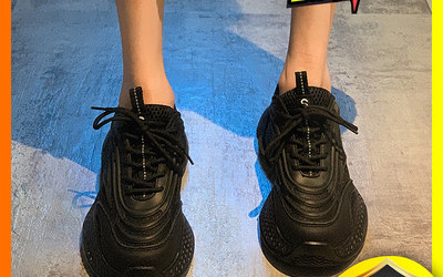 Γυναικεία αθλητικά παπούτσια με τραχιά σόλα και κορδόνια - διαφορετικά χρώματα