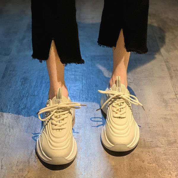 Γυναικεία αθλητικά παπούτσια με τραχιά σόλα και κορδόνια - διαφορετικά χρώματα