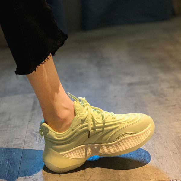 Γυναικεία αθλητικά παπούτσια με τραχιά σόλα και κορδόνια - διαφορετικά χρώματα