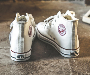 Γυναικεία υφασμάτινα αθλητικά παπούτσια με κορδόνια και επίπεδη σόλα