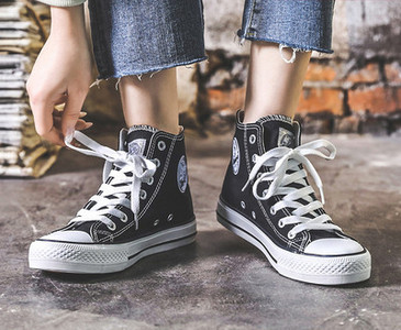 Γυναικεία υφασμάτινα αθλητικά παπούτσια με κορδόνια και επίπεδη σόλα