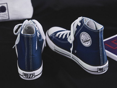 Γυναικεία υφασμάτινα αθλητικά παπούτσια με κορδόνια και επίπεδη σόλα