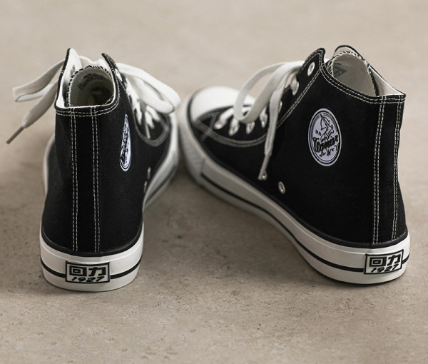 Γυναικεία υφασμάτινα αθλητικά παπούτσια με κορδόνια και επίπεδη σόλα