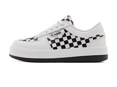 Casual αθλητικά παπούτσια σε λευκό χρώμα και κορδόνια