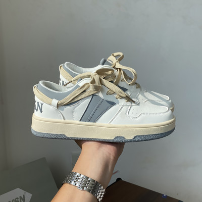 Γυναικεία αθλητικά παπούτσια  με κορδόνια με επίπεδη σόλα από οικολογικό δέρμα